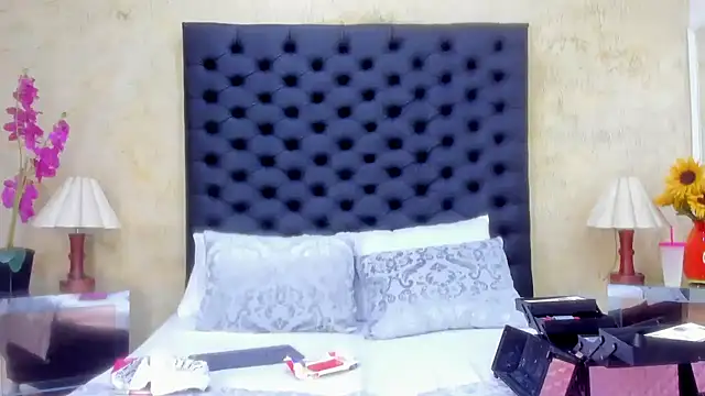 Snapshot of NahomiWhitel chatting on 02.19.26 NahomiWhitel online show from 02.19.26