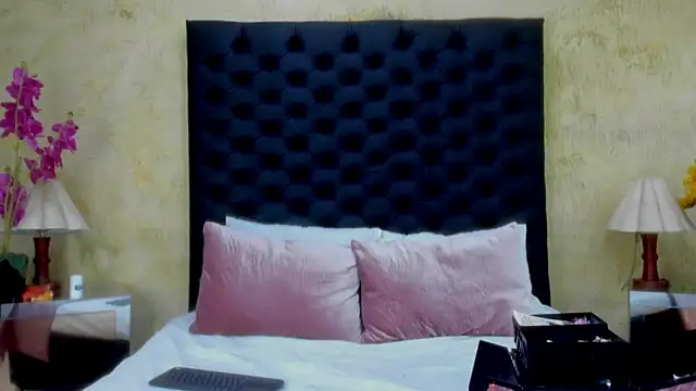 Snapshot of NahomiWhitel chatting on 02.24.26 NahomiWhitel online show from 02.24.26