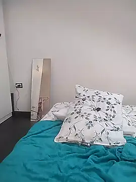 Mila Lovi online show from 02.12.25