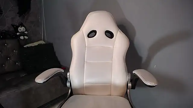 amelierouss online show from 10.17.25