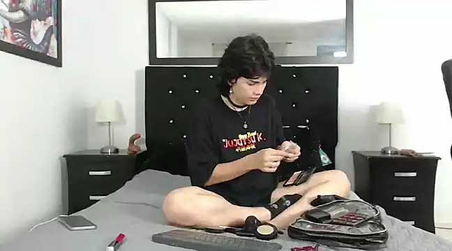 Caitlynwheler online show from 12.24.24