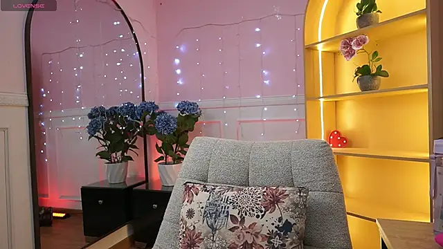 Snapshot of CattleyaScaly chatting on 11.29.25 CattleyaScaly online show from 11.29.25