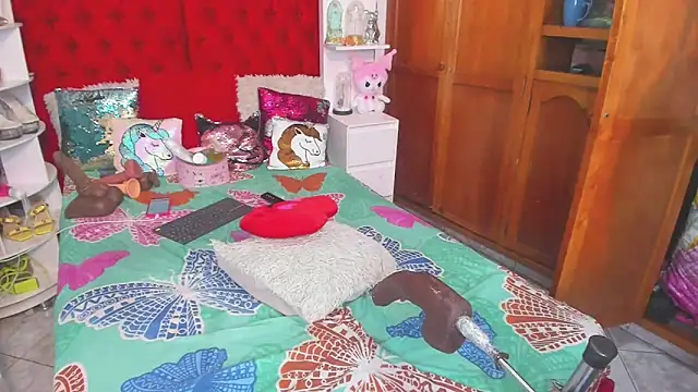 larafoxter online show from 03.13.25