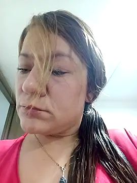 Snapshot of Skylar-Vox- chatting on 11.10.25 Skylar-Vox- online show from 11.10.25