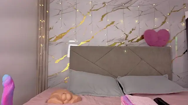 Snapshot of agatha_97_ chatting on 02.19.26 agatha 97 online show from 02.19.26