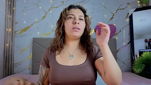 Snapshot of agatha_97_ chatting on 02.20.26 agatha 97 online show from 02.20.26