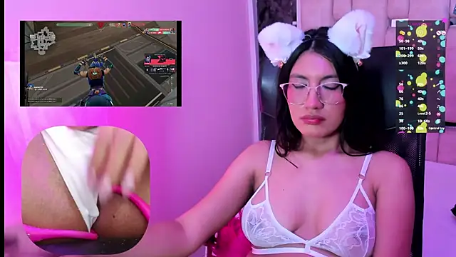 Snapshot of MiaVoss chatting on 01.22.25 MiaVoss online show from 01.22.25