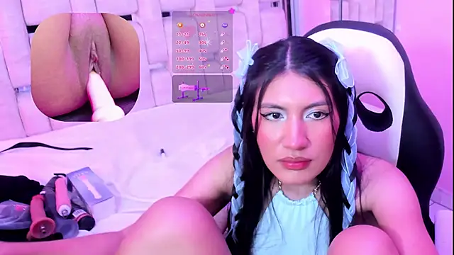 Snapshot of MiaVoss chatting on 01.31.25 MiaVoss online show from 01.31.25