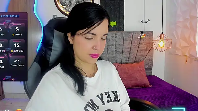 Snapshot of tatiana_sc chatting on 10.10.25 tatiana sc online show from 10.10.25