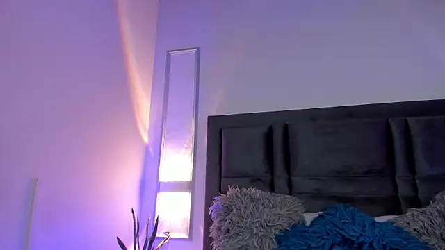 Snapshot of EmmaBecket2 chatting on 01.14.25 EmmaBecket2 online show from 01.14.25