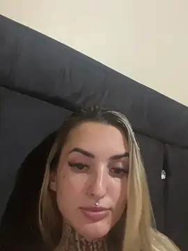 Snapshot of hotskinny1 chatting on 02.27.25 hotskinny1 online show from 02.27.25