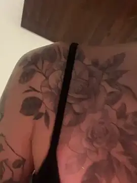 Snapshot of hotskinny1 chatting on 03.10.25 hotskinny1 online show from 03.10.25