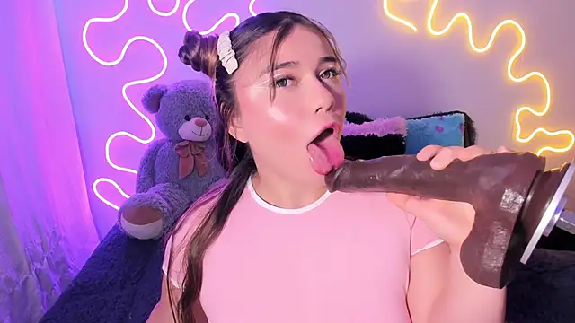 Snapshot of Isa_belaa chatting on 09.24.25 Isa belaa online show from 09.24.25