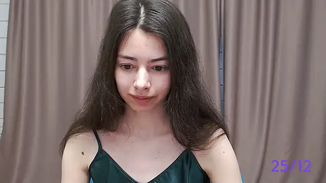 Snapshot of sweet_sweet_angel chatting on 12.25.24 sweet sweet angel online show from 12.25.24