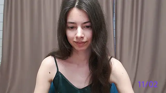 Snapshot of sweet_sweet_angel chatting on 02.11.25 sweet sweet angel online show from 02.11.25