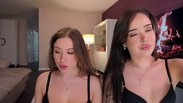 hannah x x  online show from 10.05.25