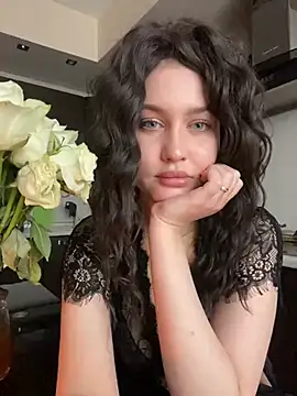 KikiWatson online show from 02.06.25