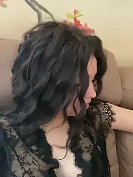 KikiWatson online show from 02.15.25