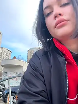 KikiWatson online show from 12.05.25