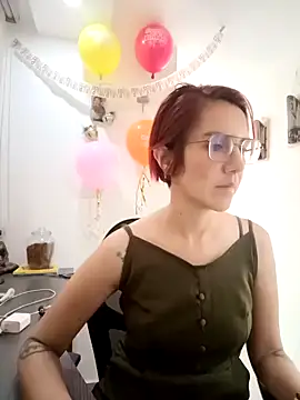 Snapshot of your_red_rose_ chatting on 12.04.24 your red rose online show from 12.04.24