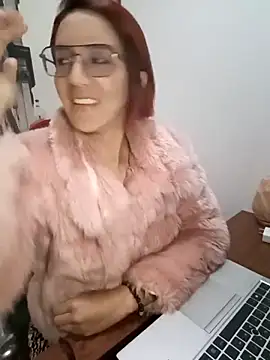 Snapshot of your_red_rose_ chatting on 12.11.24 your red rose online show from 12.11.24