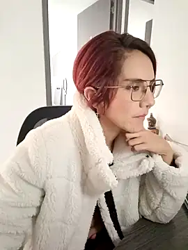 Snapshot of your_red_rose_ chatting on 01.14.25 your red rose online show from 01.14.25