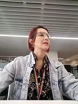 Snapshot of your_red_rose_ chatting on 01.16.25 your red rose online show from 01.16.25