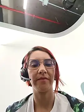 Snapshot of your_red_rose_ chatting on 01.17.25 your red rose online show from 01.17.25