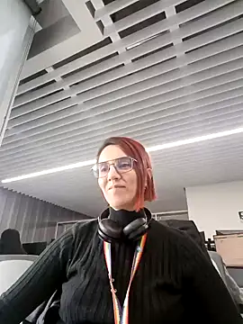 Snapshot of your_red_rose_ chatting on 01.28.25 your red rose online show from 01.28.25