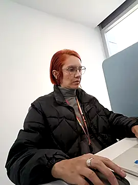 Snapshot of your_red_rose_ chatting on 01.29.25 your red rose online show from 01.29.25