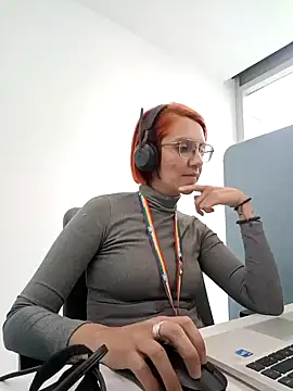 Snapshot of your_red_rose_ chatting on 01.29.25 your red rose online show from 01.29.25