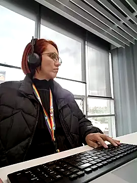 Snapshot of your_red_rose_ chatting on 01.30.25 your red rose online show from 01.30.25