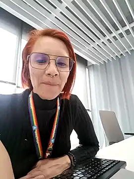 Snapshot of your_red_rose_ chatting on 01.30.25 your red rose online show from 01.30.25