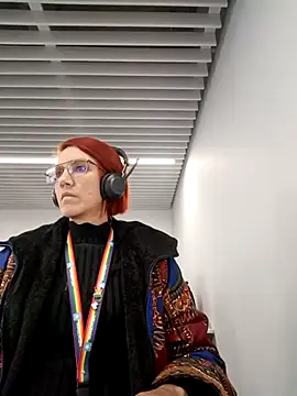 Snapshot of your_red_rose_ chatting on 02.11.25 your red rose online show from 02.11.25