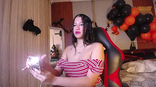 Snapshot of hera_divine chatting on 10.24.25 hera divine online show from 10.24.25