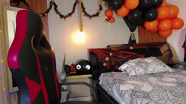 Snapshot of hera_divine chatting on 10.25.25 hera divine online show from 10.25.25