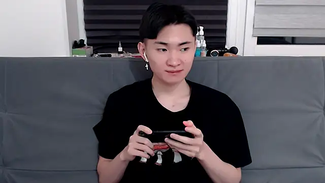 Miram Yu online show from 02.07.25