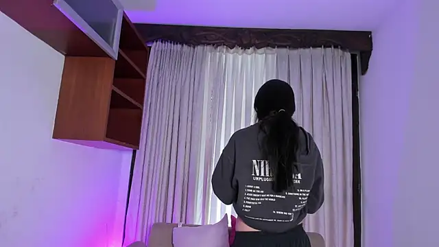 HannaRhodes online show from 11.14.25