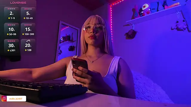 Snapshot of MadelineBenet chatting on 01.15.25 MadelineBenet online show from 01.15.25