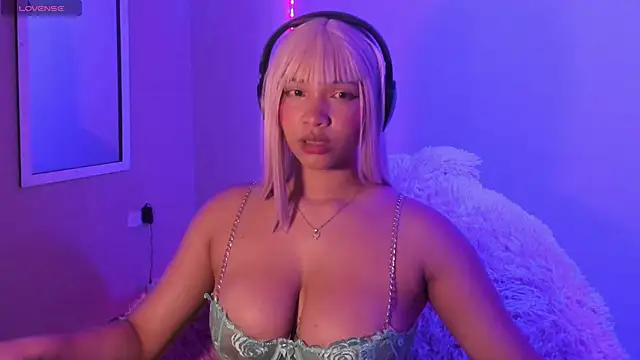 Snapshot of MadelineBenet chatting on 01.21.25 MadelineBenet online show from 01.21.25