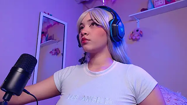 Snapshot of MadelineBenet chatting on 10.06.25 MadelineBenet online show from 10.06.25