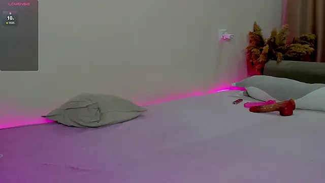 Snapshot of Simona_06_ chatting on 12.20.24 Simona 06 online show from 12.20.24