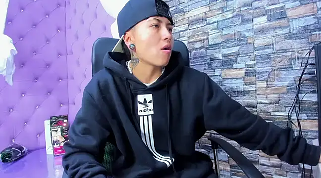 Snapshot of Im_Mathias chatting on 03.18.25 Im Mathias online show from 03.18.25