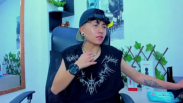 Snapshot of Im_Mathias chatting on 10.18.25 Im Mathias online show from 10.18.25