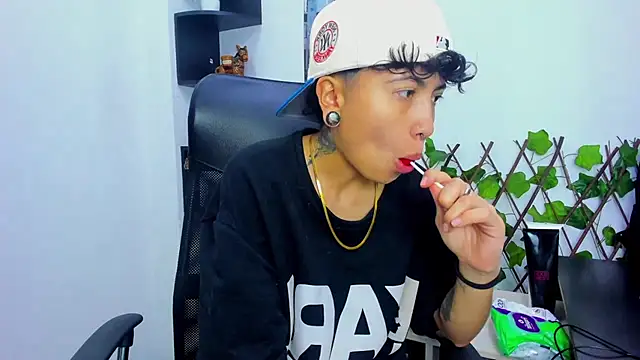 Snapshot of Im_Mathias chatting on 11.08.25 Im Mathias online show from 11.08.25