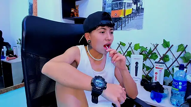 Snapshot of Im_Mathias chatting on 11.23.25 Im Mathias online show from 11.23.25