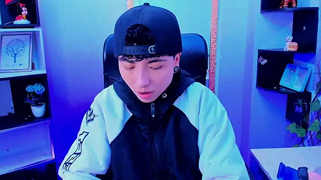 Snapshot of Im_Mathias chatting on 11.25.25 Im Mathias online show from 11.25.25