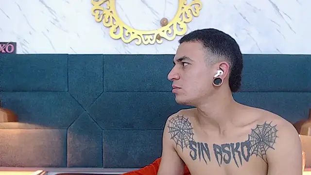 Snapshot of salome_daniel chatting on 10.14.25 salome daniel online show from 10.14.25