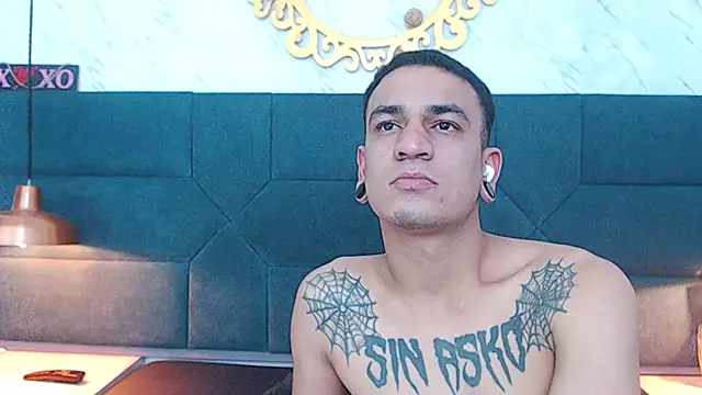 Snapshot of salome_daniel chatting on 10.17.25 salome daniel online show from 10.17.25