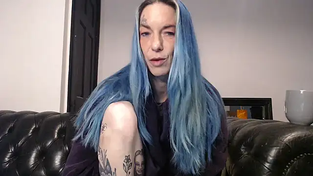 Snapshot of RavenryderUK chatting on 01.05.25 RavenryderUK online show from 01.05.25